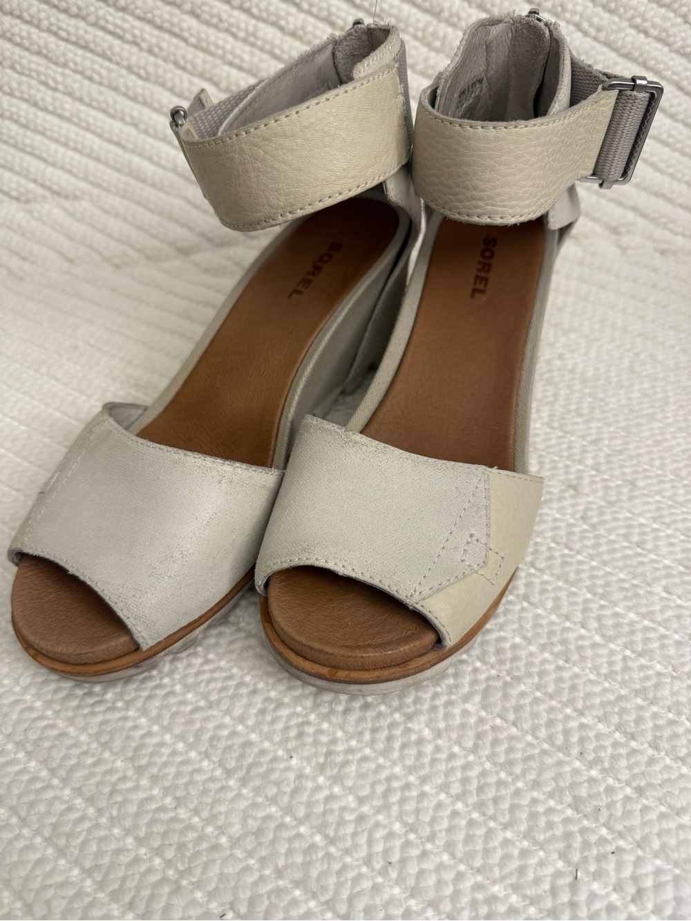 Sorel Women's Cream and Tan Wedge Sandals